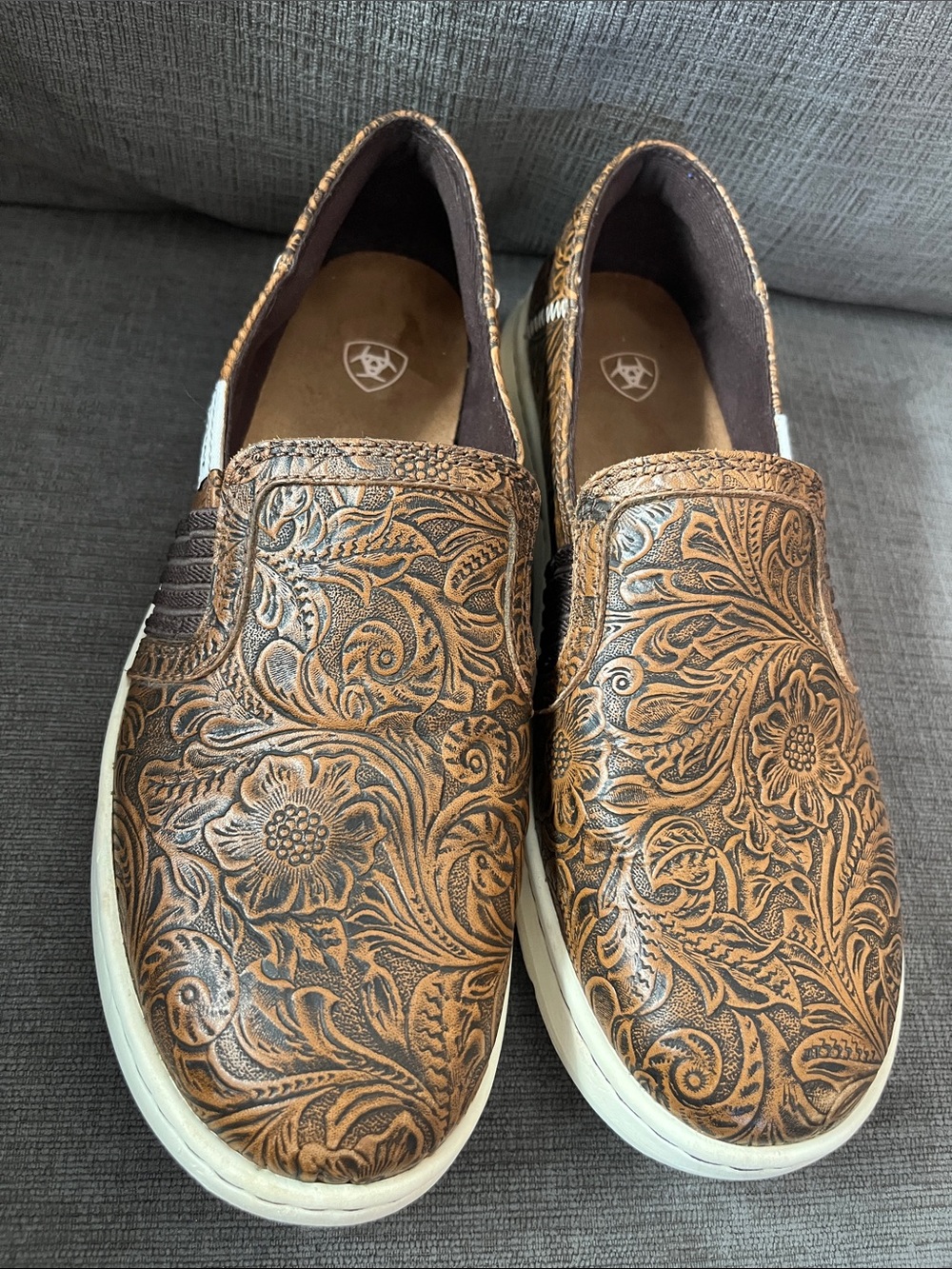 Ariat Brown Floral Slip-On Loafers Women’s 9.5B